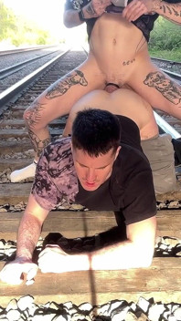 Cruising tatuato fxggot scopa kian scopata sulle piste