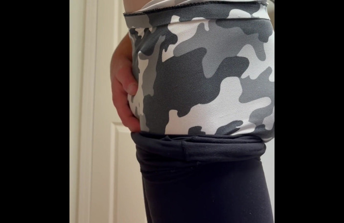 ImmensePeach843: Femboy mostra bunda e cortes para padrasto