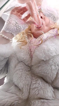Transbride spermacovered in Brautchamber