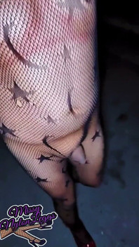 Missynylonleggs - неслухняна сіссі дражняться в ажурних панчохах