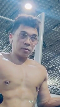 Pinoy Muskel-twink Wichst Von Nach Der Arbeit Inkl.nippelspiel