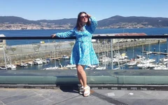 Une belle-mère se fait baiser dans les toilettes des femmes