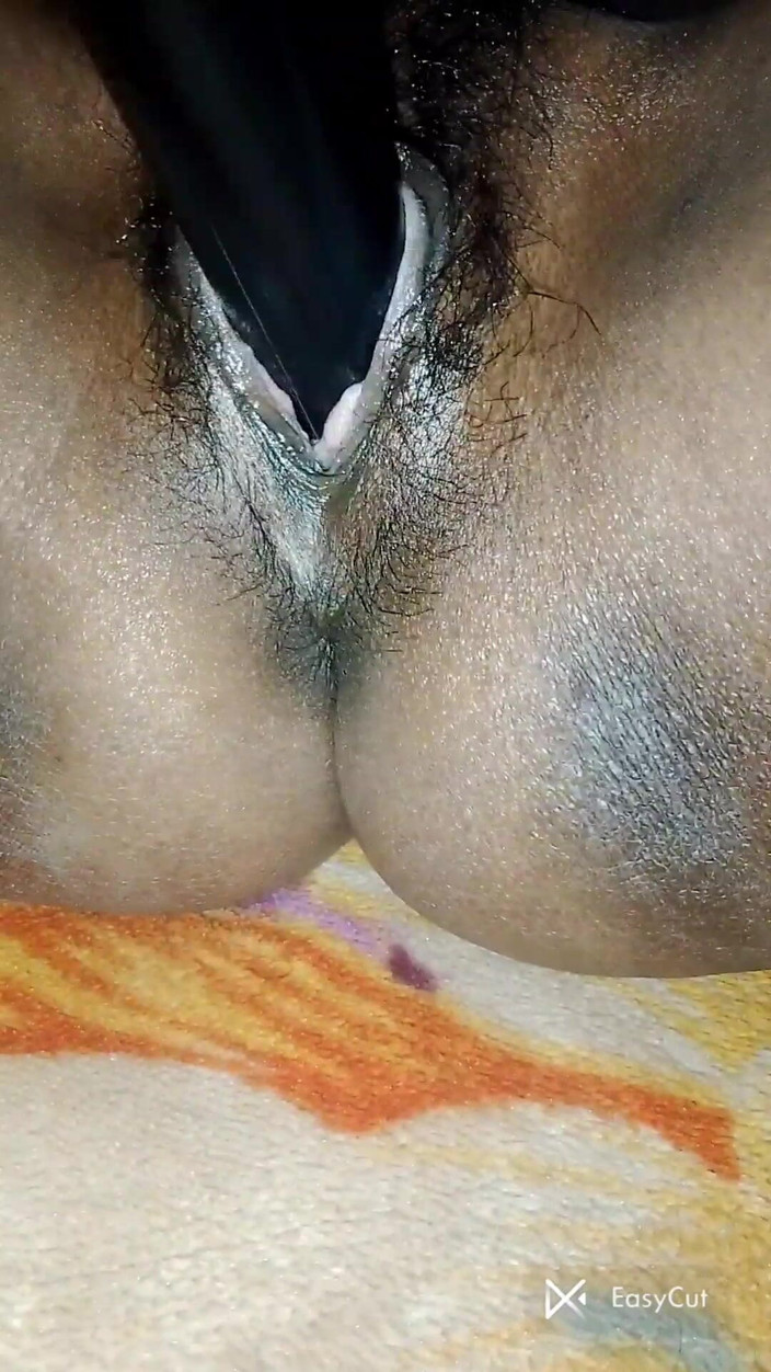 IndianVibeX: Nevlastní sestra dala video stand do zadku