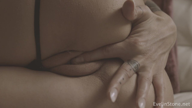 Evelin Stone: Anal Stretching Finger Fuck Dominatrix