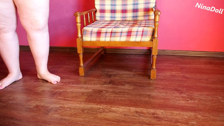 Nina Doll: Feet worship. Sweet stepmommy needs it