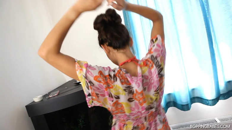 Bopping babes: Emma Kate Dawson - I Don't Like Tan Lines