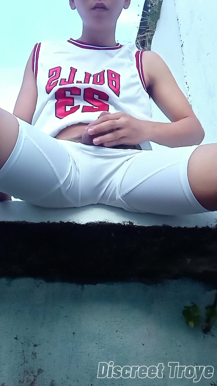 Troye_AsianPinoy: 亚洲男孩户外自慰