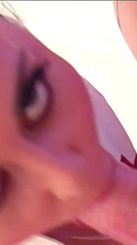 Com tesão sexy enfermeira Elizabeth Lawrence cavalga seus pacientes pau branco e leva seu esperma quente em sua boca faminta