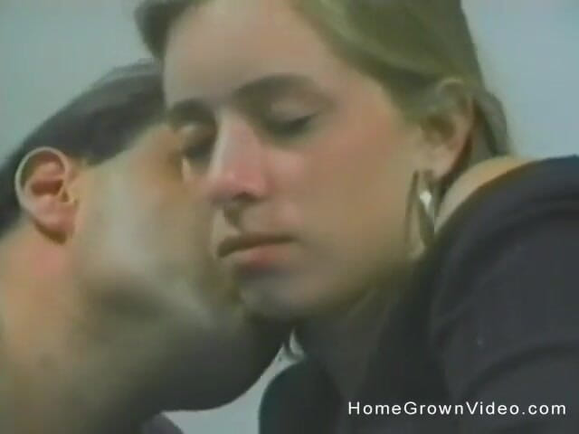 Homegrown Vintage: สาวผมบลอนด์ตัวเล็กดูดควยแล้วเอาโดildoเสียบหี