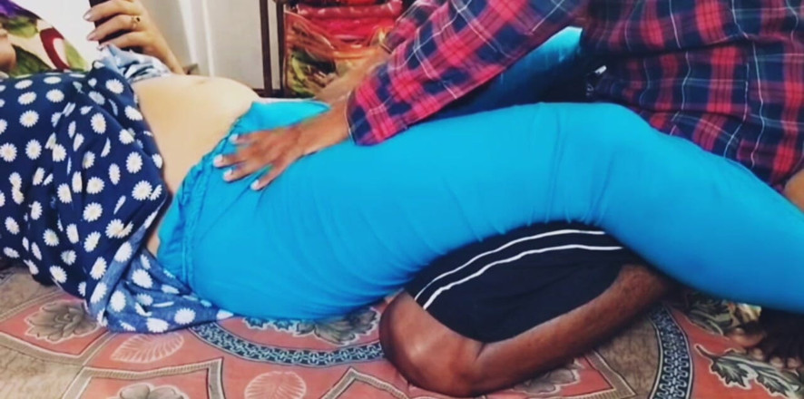Teensex: Bhabi seksi dengan baju t pendek dikongkek tegar kepada buah...