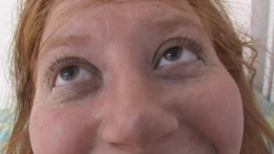 Une grosse rousse se fait baiser et filmer