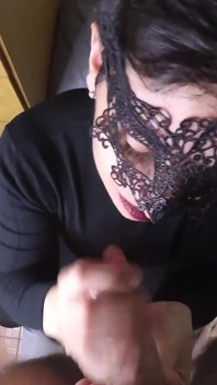 Sperma på svart spetsmask