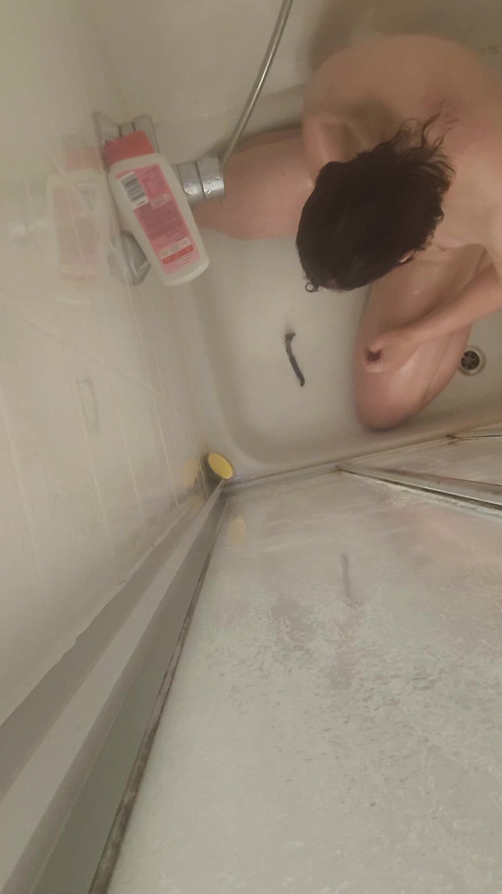 JanineLang: Оргазм під час душу та гоління