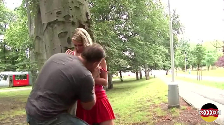 123XXX - Fucked Amateurs in Germany!: Молоду блондинку підчепили для траху на відкритому повітрі