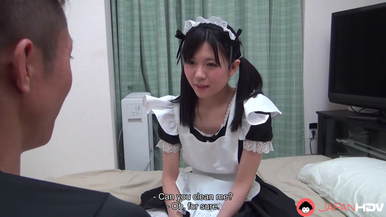 Japan HDV: Mai Araki no usa ninguna braga hoy mientras limpia la...