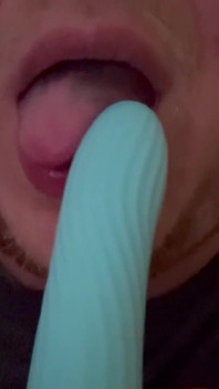 Lutschen in langsamem Mo - Dildo