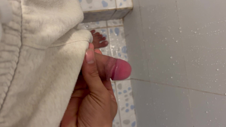 Quan Vietnam 18: 18-jähriger junge masturbiert im badezimmer seiner stiefschwester
