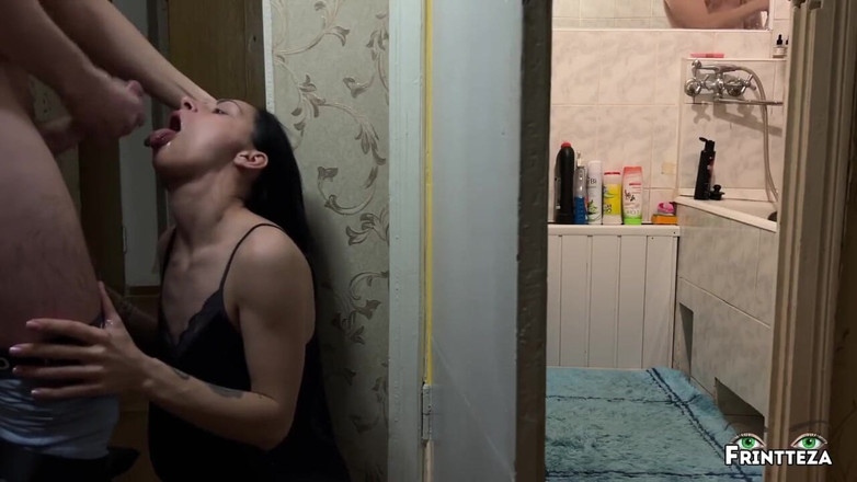 Frintteza: Aku dientot habis-habisan sama tetanggaku waktu suamiku lagi mandi