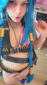 สาวน้อยคอสเพลย์เป็น Jinx แล้วเย็ดของเล่นตัวเอง