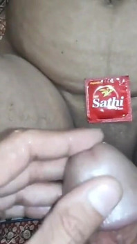 meri kutiya sauteli bahan kandom ka upyog karna chaahti hai
