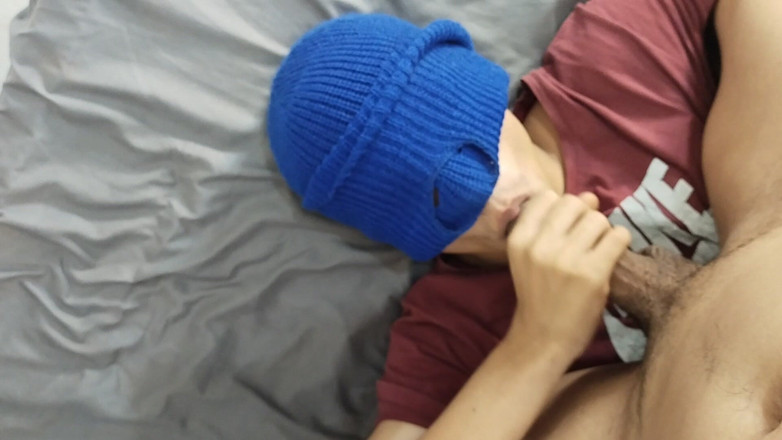 Thiago Florez: Latino Twink quỳ gối và nuốt mọi thứ từ phòng...