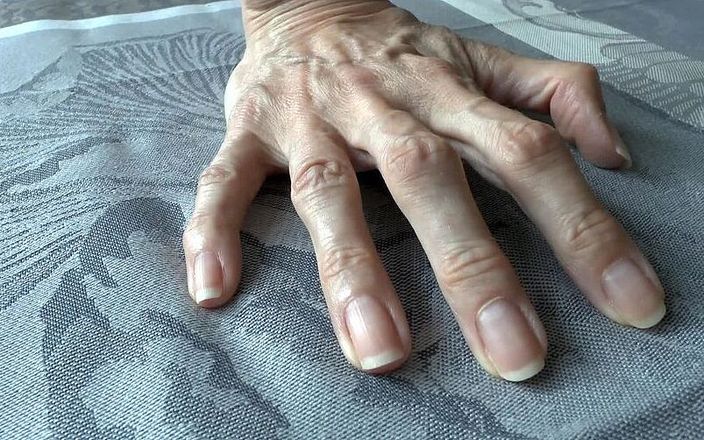 Lady Victoria Valente: Zbliżenie naturalnych normalnych paznokci palców