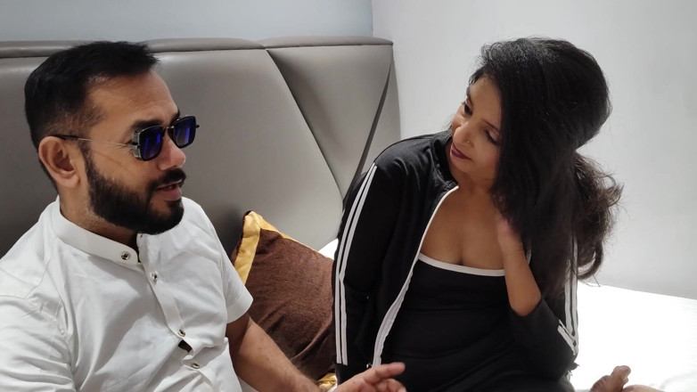 Anjalisingh_sexy: 男は彼の部屋で彼の秘書を呼び出し、犯された、ハードコアビデオ