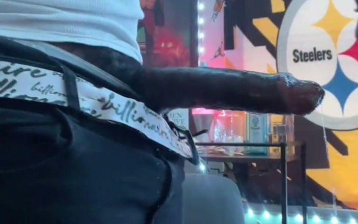 Fijii pornbox: 你在看星球大战吗， 你愿意让我吮吸那个大黑屌吗？