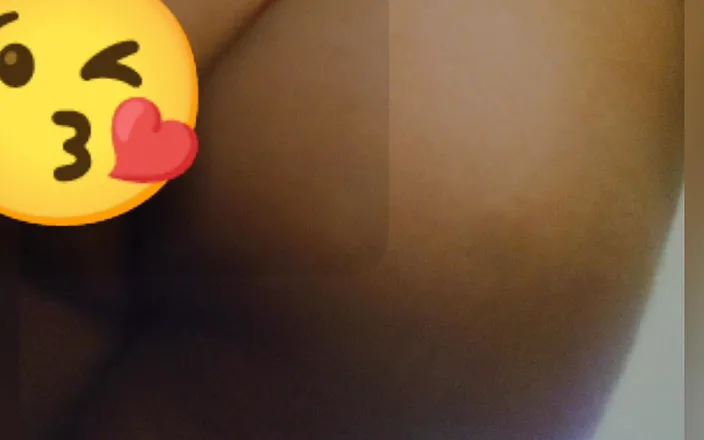 Kaz69: Curvy Latina Tsgirl Teasing