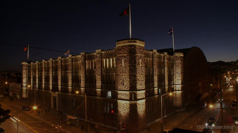 Kink TS: Wysoka oszałamiająca kochanka TS Casey całuje