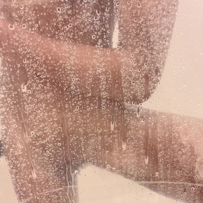 Emilycreams1: Shaving in the Shower