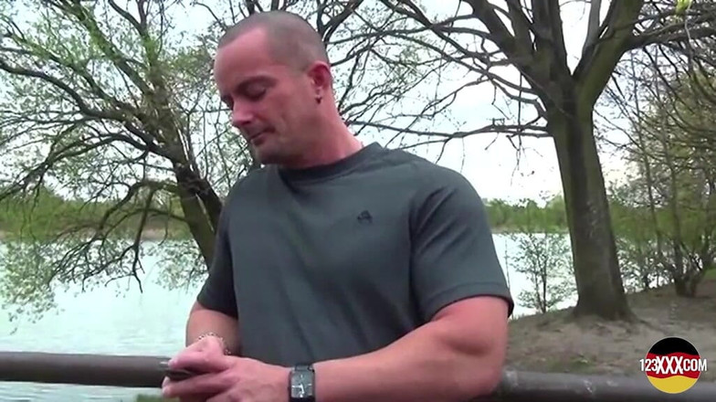 123XXX - 100% Amateurs: Tato blondýnka miluje venkovní sex na trávě