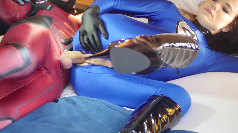 Nylon Xtreme: Oktavia Milton zentai harika lycra'da