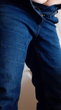 Profesoara matură sexy se masturbează în timpul pauzei la Universitate