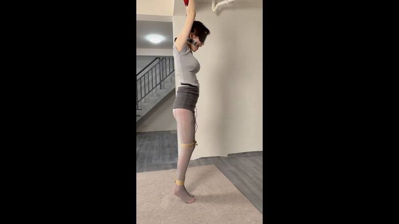 Yanmou: Ol dickes graues fußkissen hängend + elektroschock + peitschen