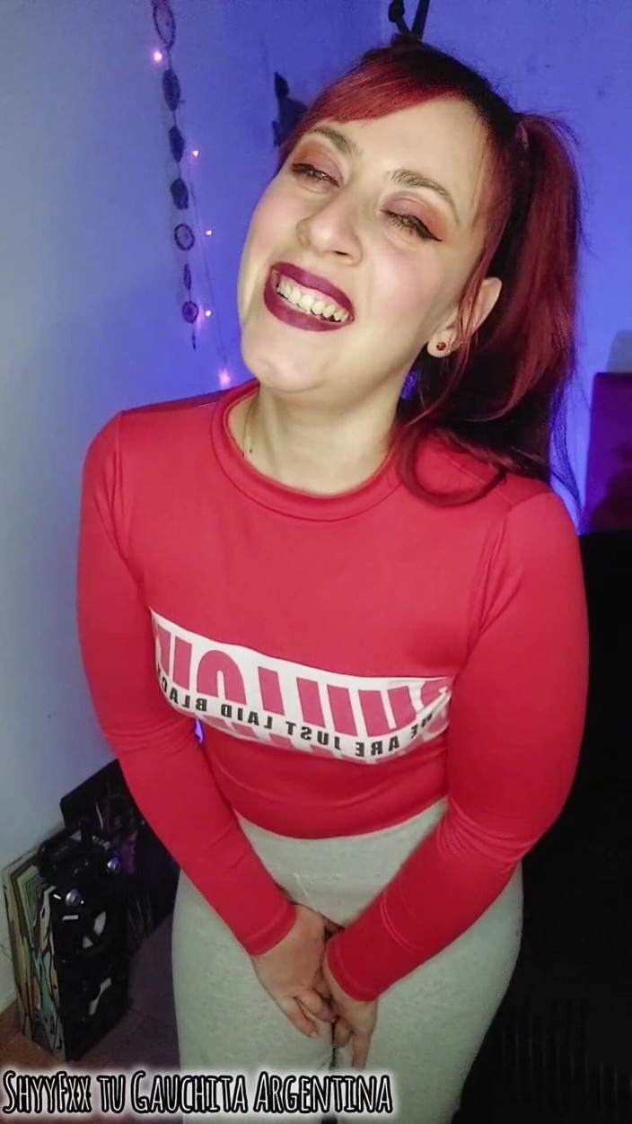 Tu Gauchita Argentina: Ваша зрадлива подруга демонструє опуклості в спортзалі! Вона бере додому найбільший член! Інструкція з дрочки, Аргентина 1