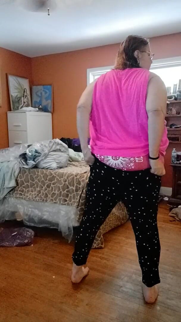 BBW nurse Vicki adventures with friends: Îmi pun în chiloți roz bluză roz și pantaloni scurți drăguți cu înghețată