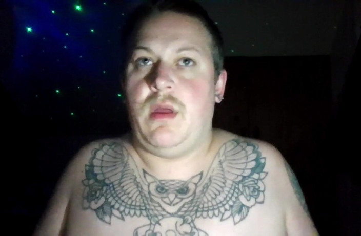 SoftBakedAfterDark: Gros trans excité - chevauchage et corde