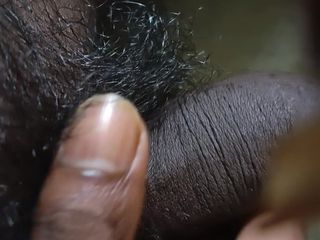 Biglandsanu: Ragazzo bollente di calcuzza masturba un grande cazzo chamay koi...