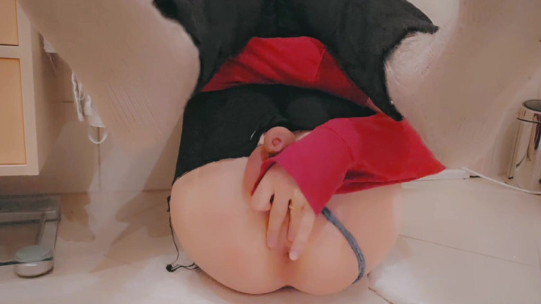TiSIssyTi: Sissy Femboy uwielbia dildo!