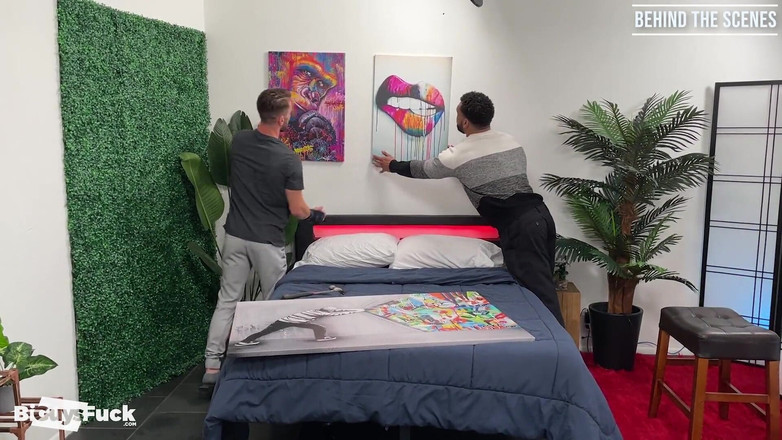 Bi Guys Fuck: Woah! Tatted Baddie Joins MMF Bi Sex Hookup