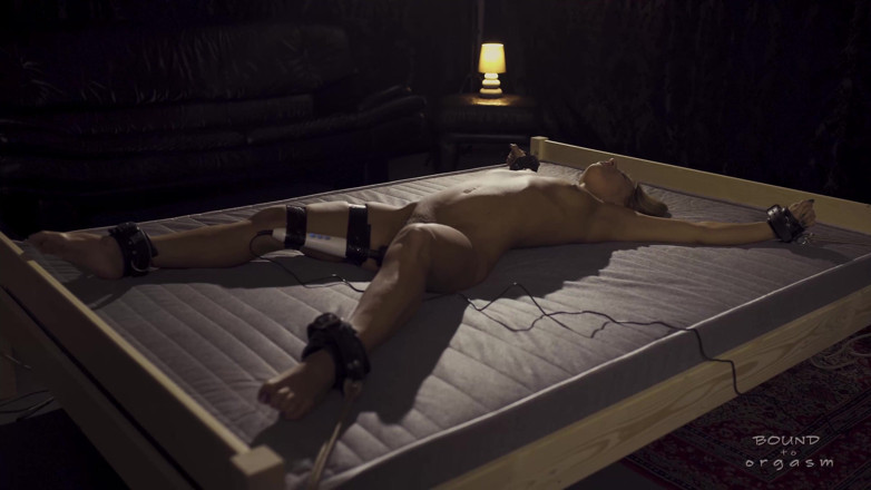 Bound to Orgasm: 큰 소리로 니키 4K