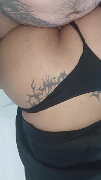 Tôi đang ở trong xe của mình và một lần nữa tôi tìm thấy Femboy mông to này và con cặc nuốt tôi đụ nó lưng trần
