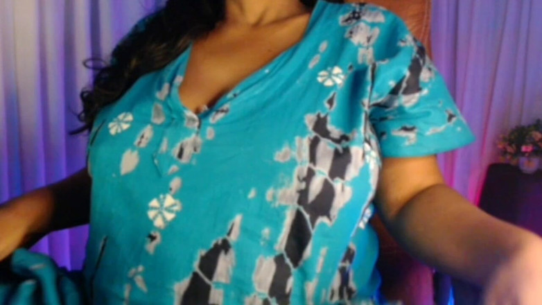 HotGirl21: Toples Nahé lízání prsou.
