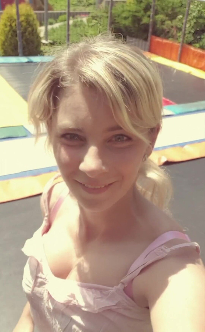 Katerina Hartlova: 私も夏を跳ぶ ️のが好きですか?