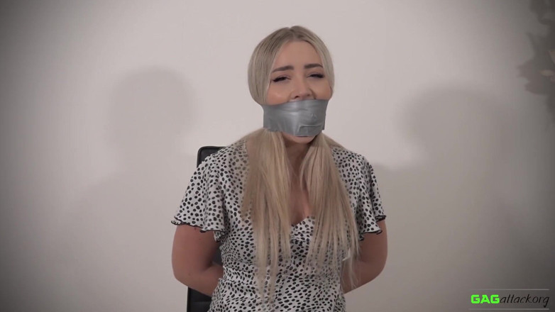 Gag Attack: Aubrey - tři odstíny šedé
