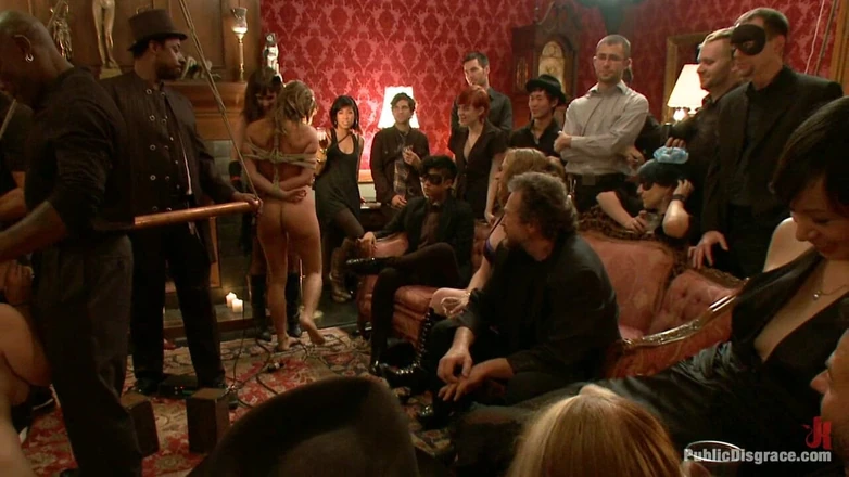 Public Disgrace by Kink: Peitões, paus grandes