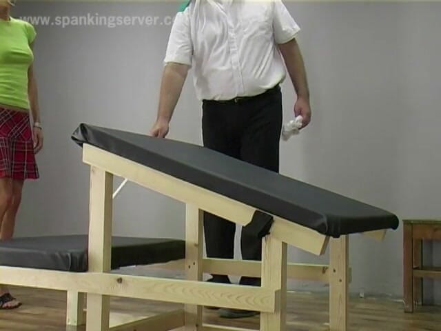 Spanking Server: Samantha chicoteando 0211