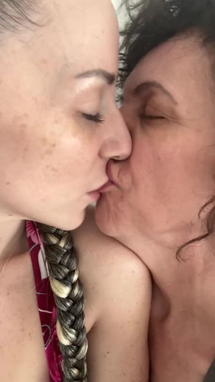 SavvyStar: Love the Attention Stepmommy Gives to My Pussy on Vacation