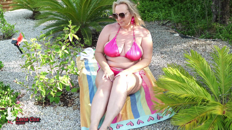 Lena Cox: เลน่า ค็อกซ์ บิกินี่แตกน้ำ - รูดหี outdoor &amp; เอา ดิลโด้ลึก ๆ